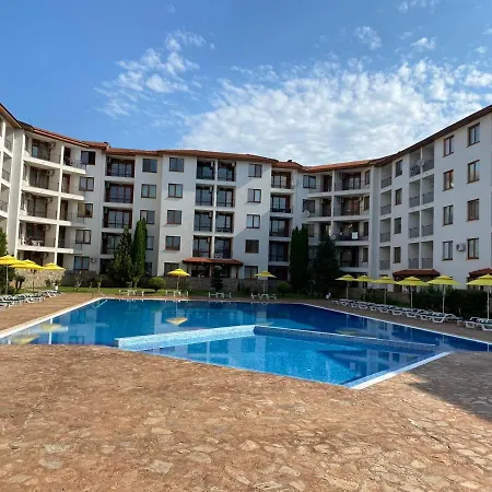 3 Family With Pool View Appartement *