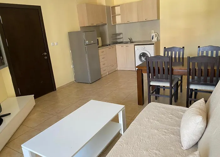 3 Family With Pool View *